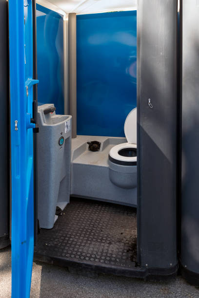 Porta potty delivery and setup in Gilberts, IL